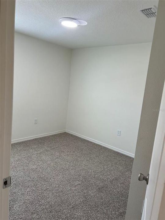 For Rent: $1,900 (4 beds, 2 baths, 1989 Square Feet)