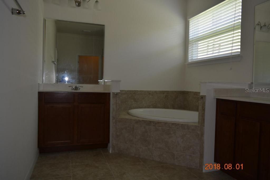 For Rent: $2,300 (4 beds, 2 baths, 2906 Square Feet)