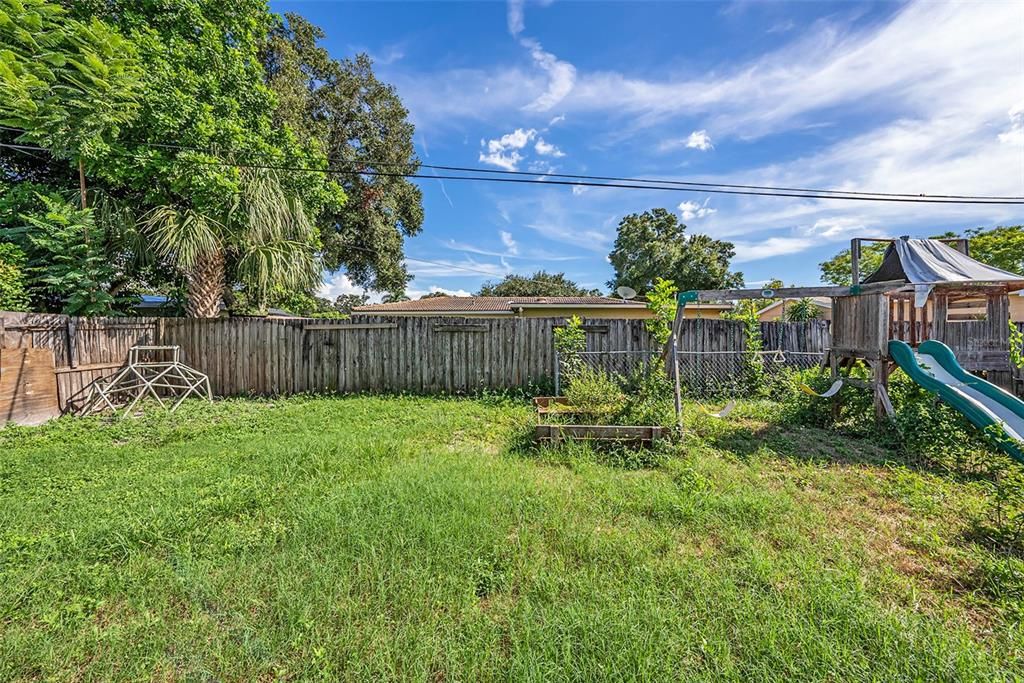 Active With Contract: $325,000 (3 beds, 2 baths, 1343 Square Feet)