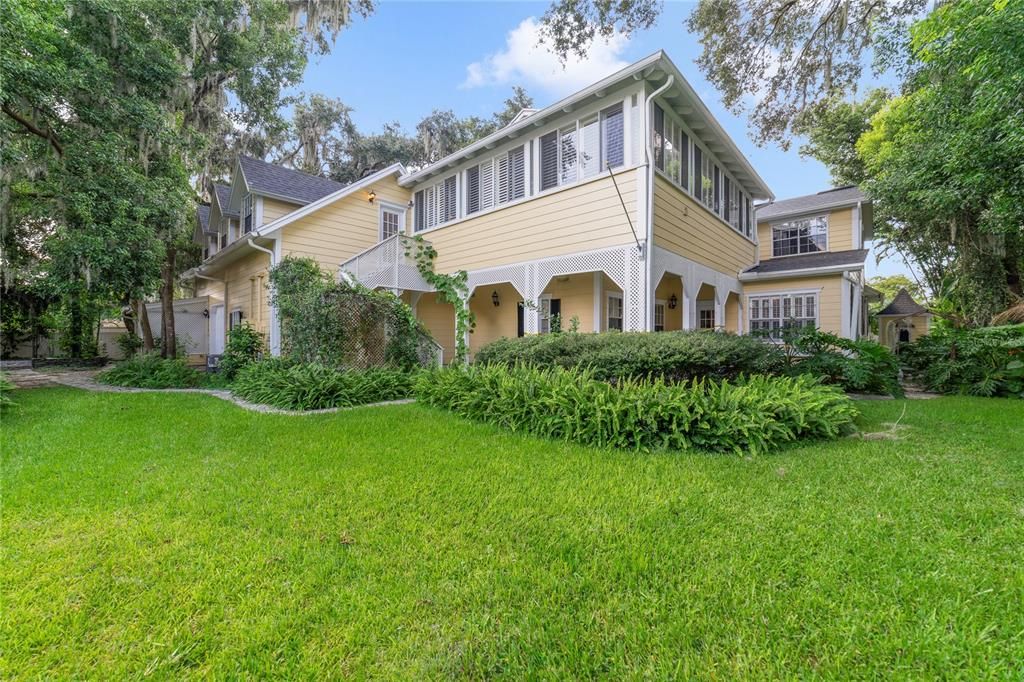 Nice Backyard and great views of east lake tohopekaliga from the 2nd floor porch!