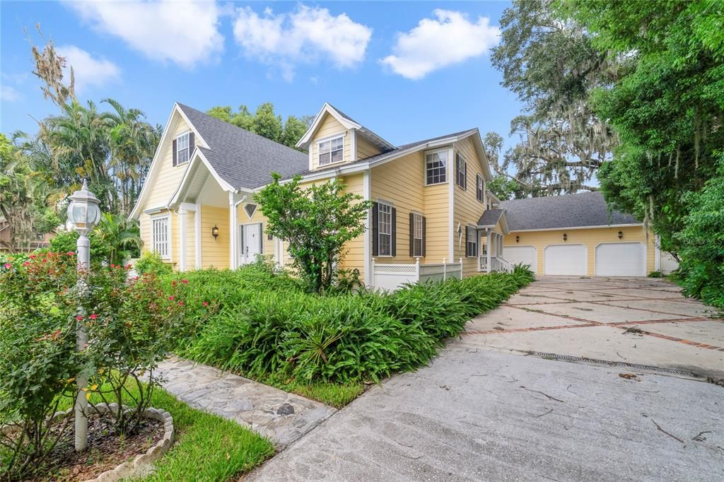 3 car garage and lbig driveway for plenty of parking!