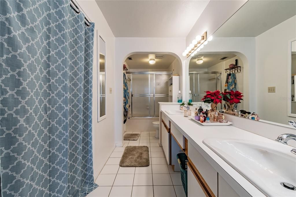 Active With Contract: $2,100 (3 beds, 2 baths, 1692 Square Feet)