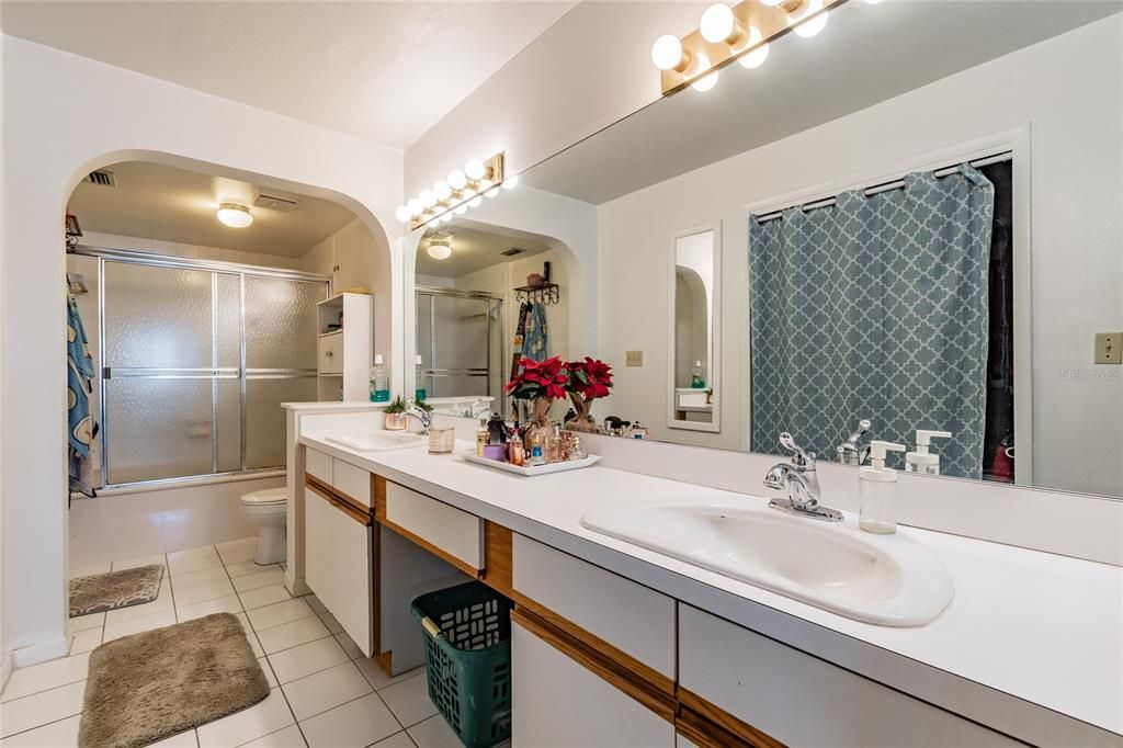 Active With Contract: $2,100 (3 beds, 2 baths, 1692 Square Feet)