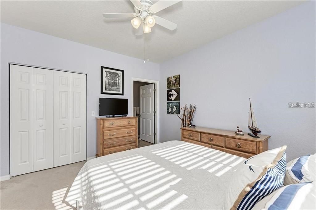 For Sale: $234,900 (2 beds, 2 baths, 1141 Square Feet)