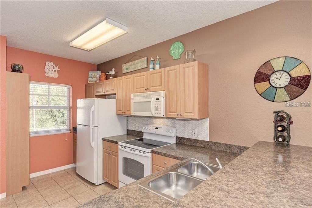 For Sale: $234,900 (2 beds, 2 baths, 1141 Square Feet)