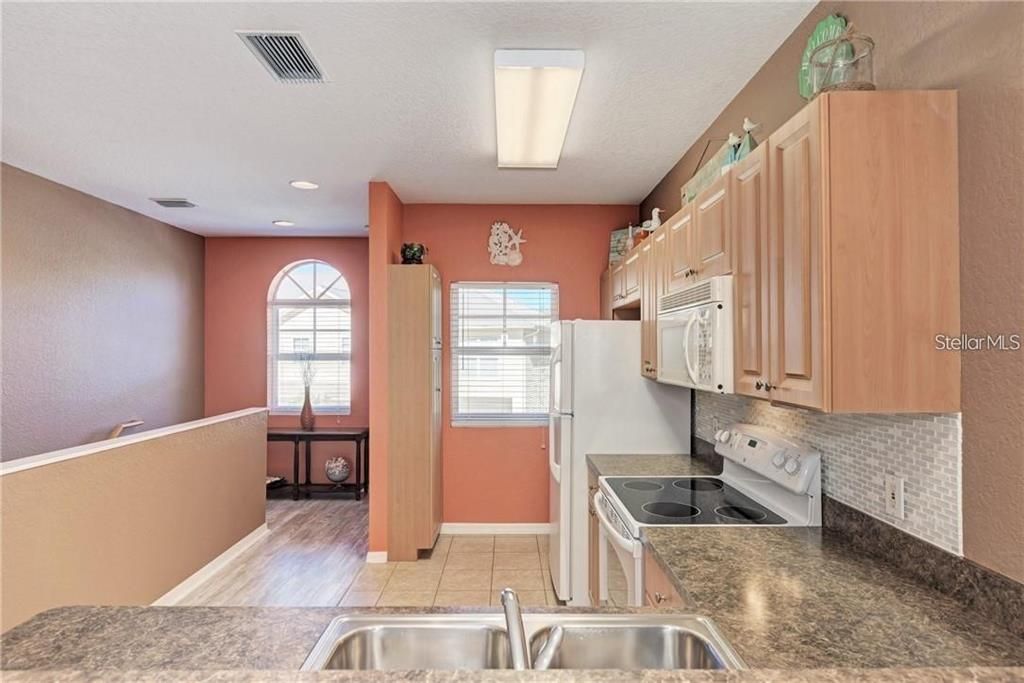 For Sale: $234,900 (2 beds, 2 baths, 1141 Square Feet)