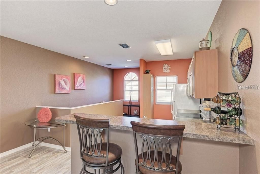 For Sale: $234,900 (2 beds, 2 baths, 1141 Square Feet)