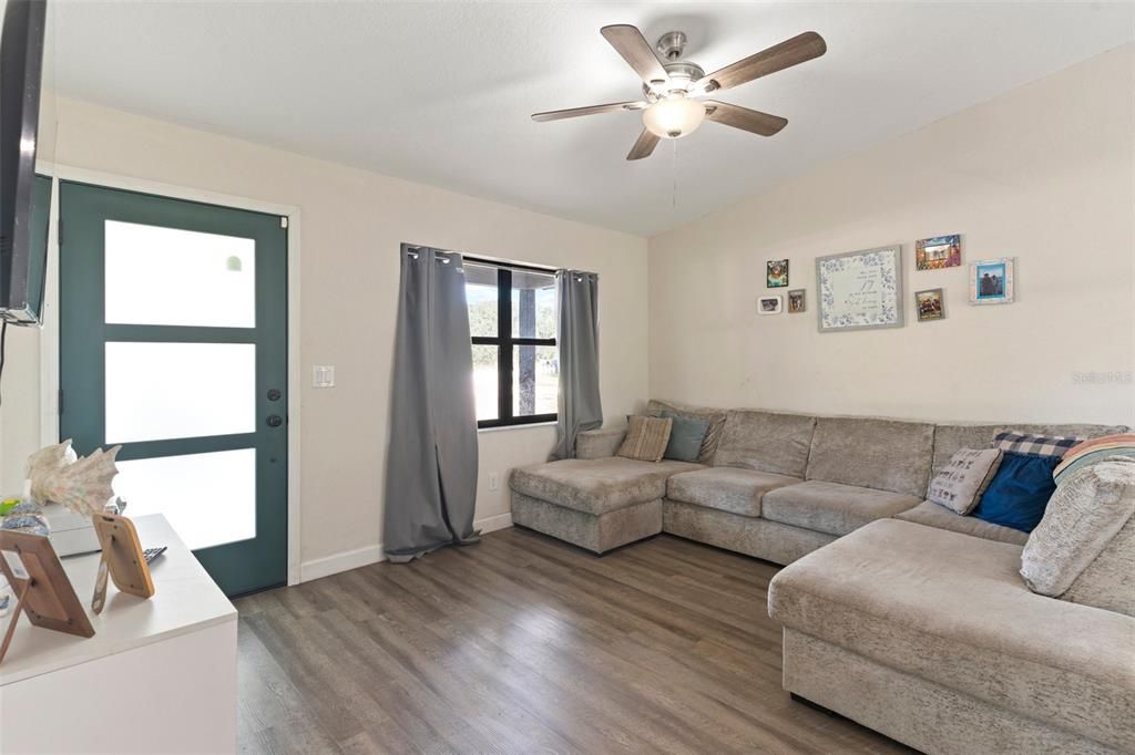 For Sale: $249,990 (3 beds, 2 baths, 1075 Square Feet)