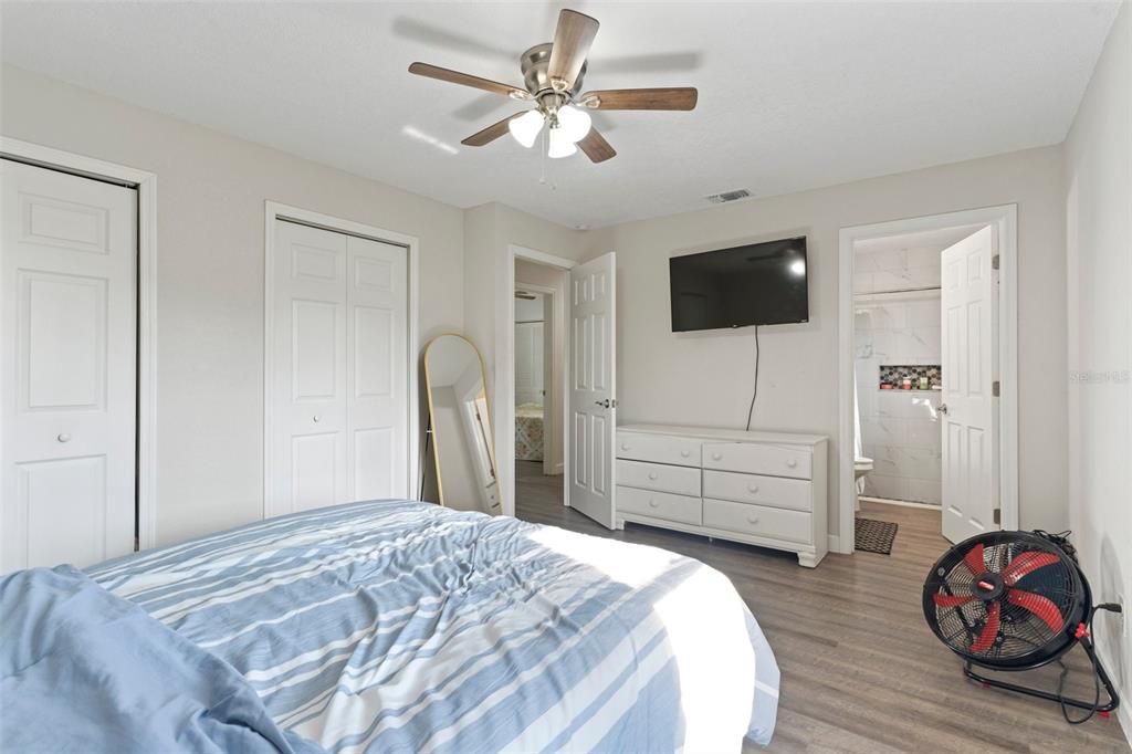 For Sale: $249,990 (3 beds, 2 baths, 1075 Square Feet)