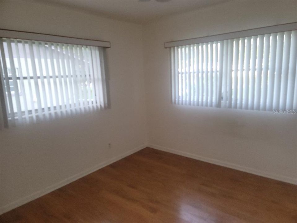 Activo con contrato: $285,000 (3 camas, 1 baños, 1175 Pies cuadrados)