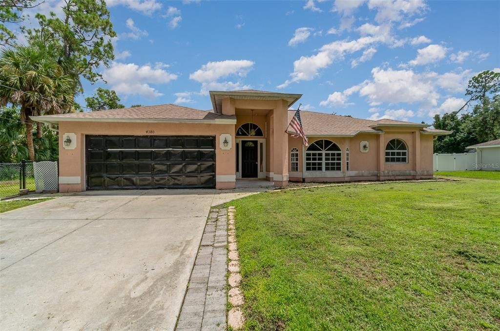 Active With Contract: $340,000 (3 beds, 2 baths, 1948 Square Feet)