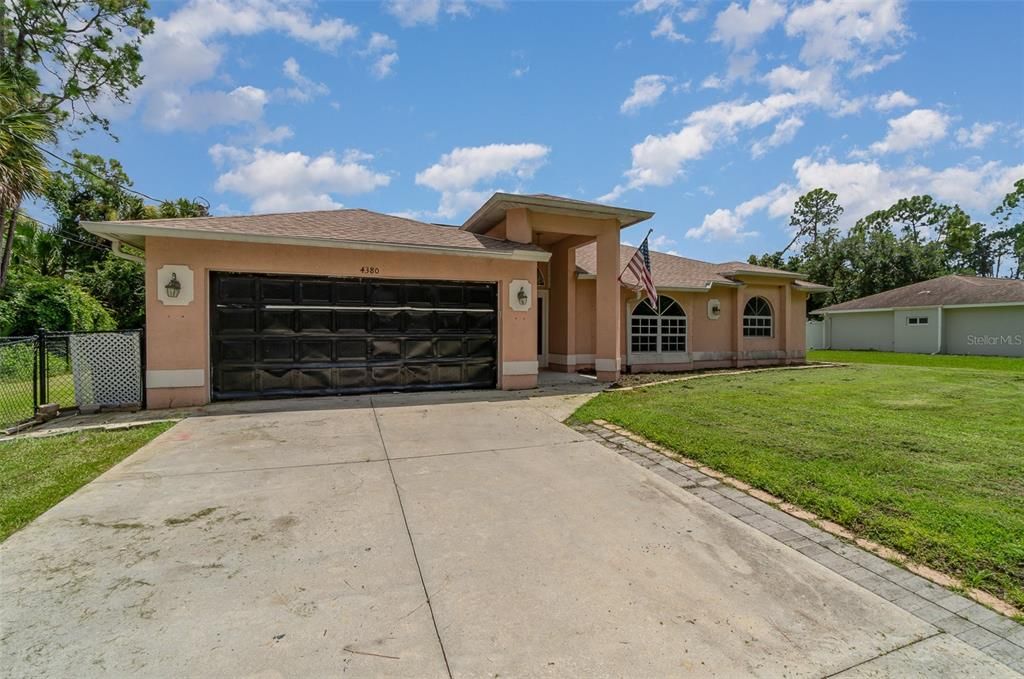 Active With Contract: $340,000 (3 beds, 2 baths, 1948 Square Feet)