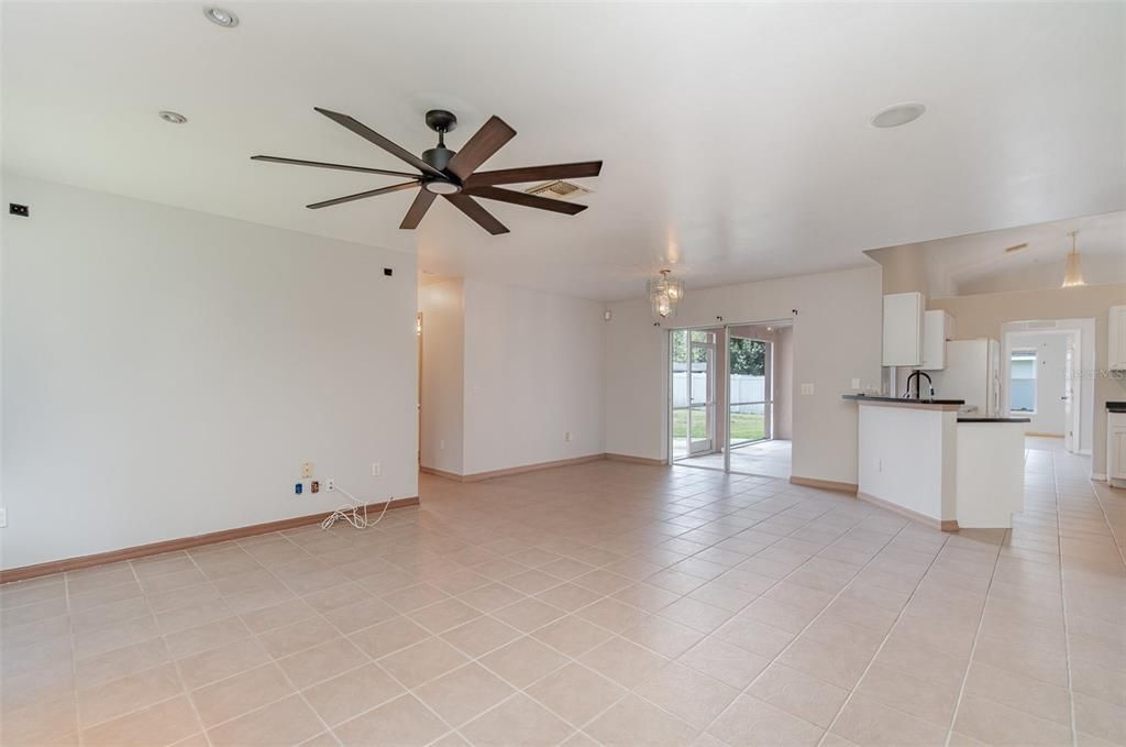 Active With Contract: $340,000 (3 beds, 2 baths, 1948 Square Feet)