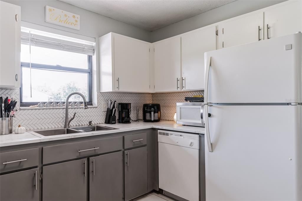 For Sale: $264,900 (3 beds, 2 baths, 1286 Square Feet)