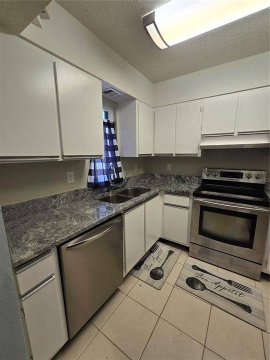 For Sale: $169,000 (2 beds, 2 baths, 838 Square Feet)