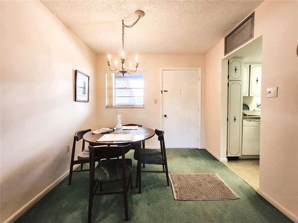 For Sale: $96,400 (1 beds, 1 baths, 816 Square Feet)