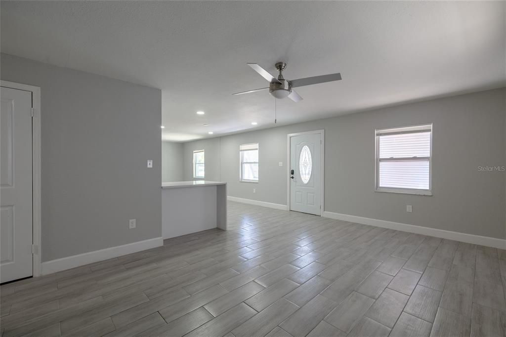 For Sale: $349,000 (3 beds, 2 baths, 1729 Square Feet)