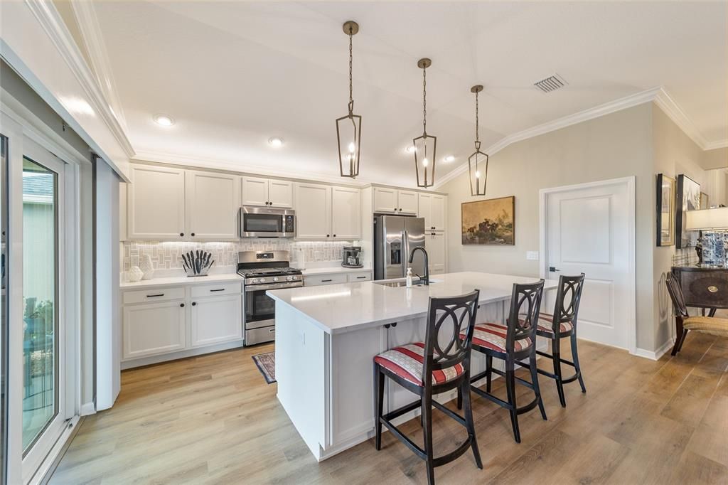 Active With Contract: $549,900 (3 beds, 3 baths, 1886 Square Feet)