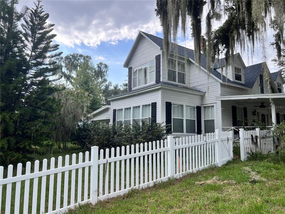 Active With Contract: $800,000 (5 beds, 4 baths, 4261 Square Feet)