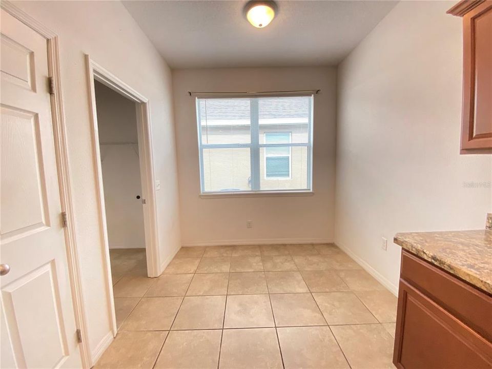 For Rent: $1,900 (3 beds, 2 baths, 1537 Square Feet)