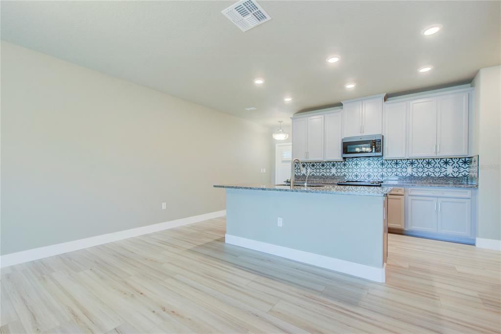 For Sale: $359,000 (2 beds, 2 baths, 1747 Square Feet)