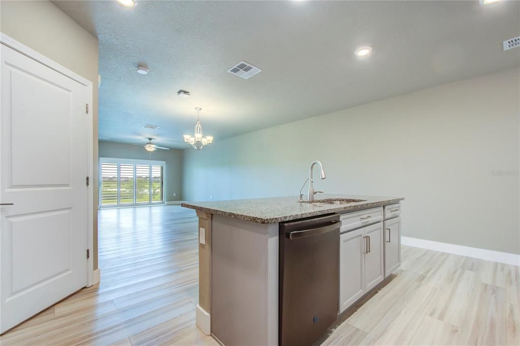 For Sale: $359,000 (2 beds, 2 baths, 1747 Square Feet)