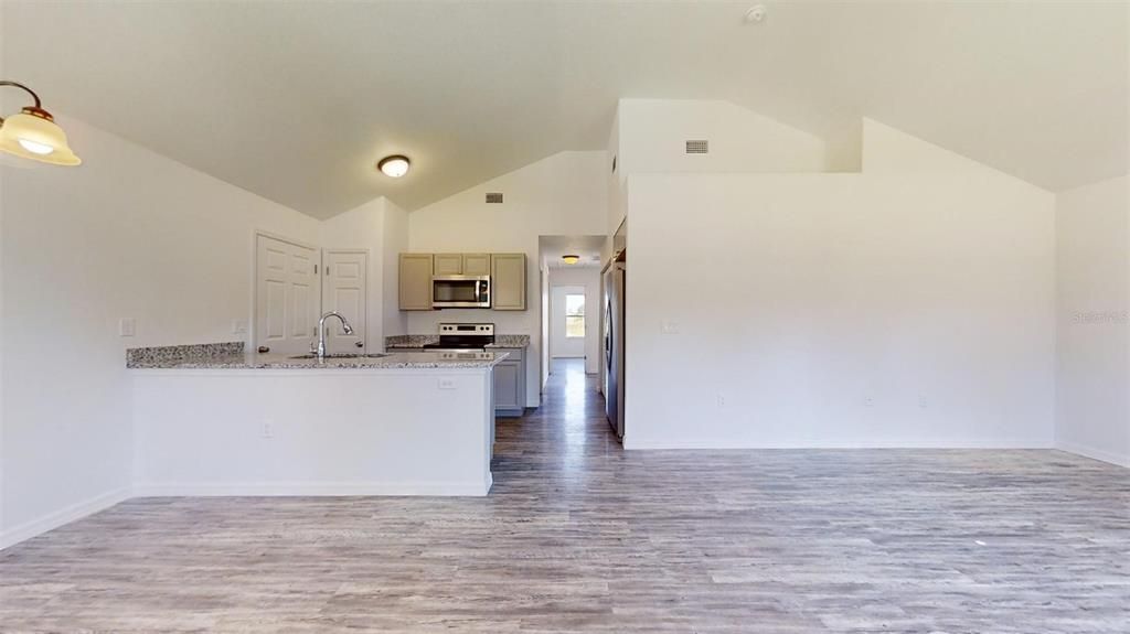 Active With Contract: $209,995 (3 beds, 2 baths, 1066 Square Feet)