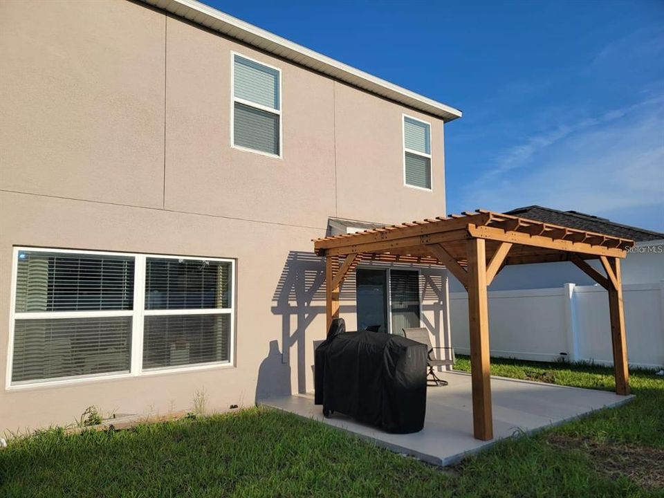 Active With Contract: $2,550 (3 beds, 2 baths, 1864 Square Feet)