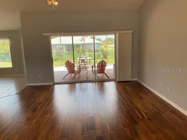 For Rent: $1,950 (3 beds, 2 baths, 1755 Square Feet)