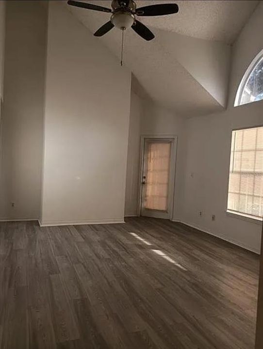 For Rent: $1,650 (2 beds, 1 baths, 1228 Square Feet)