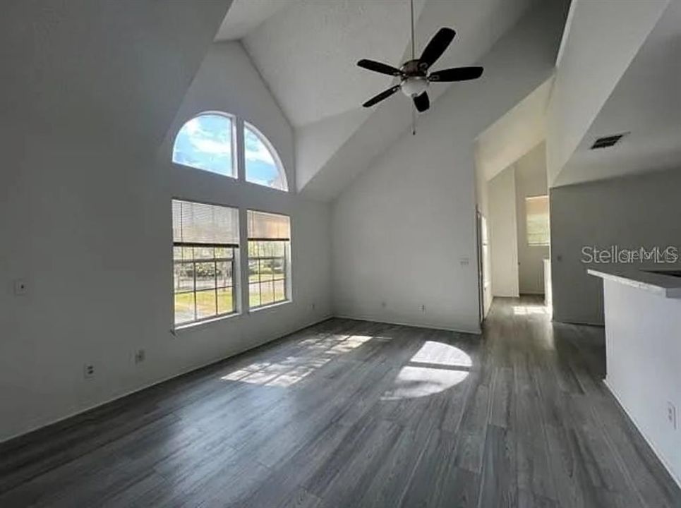 For Rent: $1,650 (2 beds, 1 baths, 1228 Square Feet)