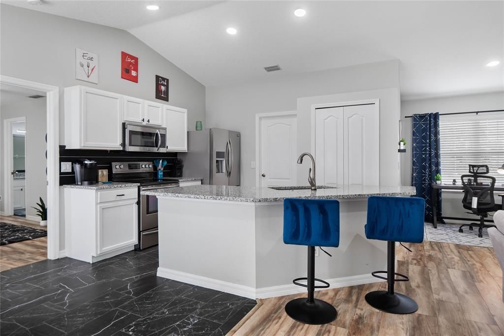 Active With Contract: $305,000 (3 beds, 2 baths, 1432 Square Feet)