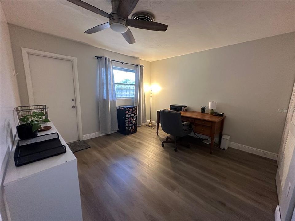 For Sale: $193,000 (2 beds, 1 baths, 825 Square Feet)