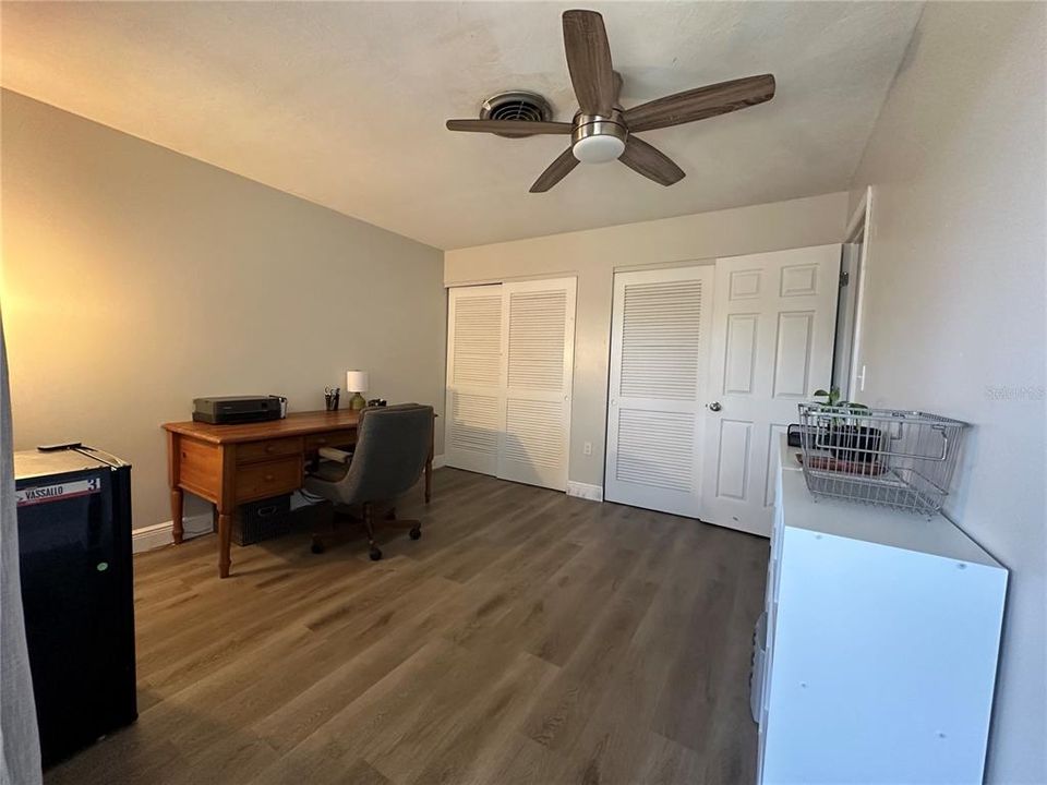 For Sale: $193,000 (2 beds, 1 baths, 825 Square Feet)