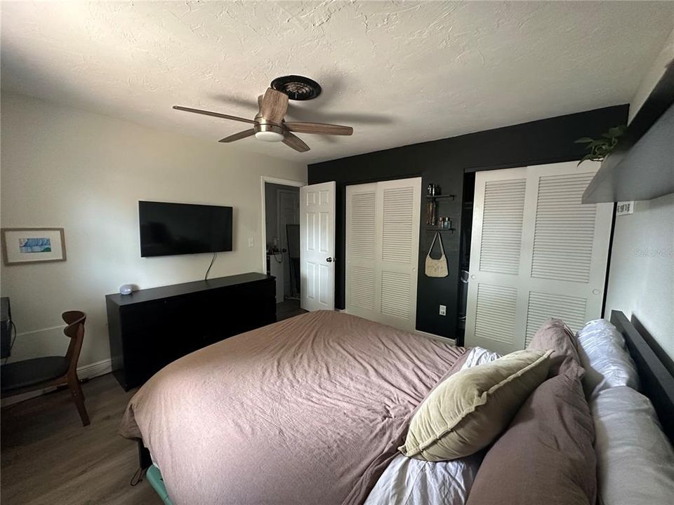 For Sale: $193,000 (2 beds, 1 baths, 825 Square Feet)