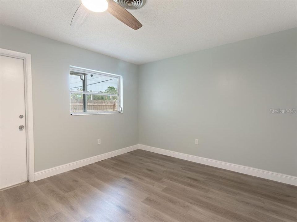 For Sale: $193,000 (2 beds, 1 baths, 825 Square Feet)