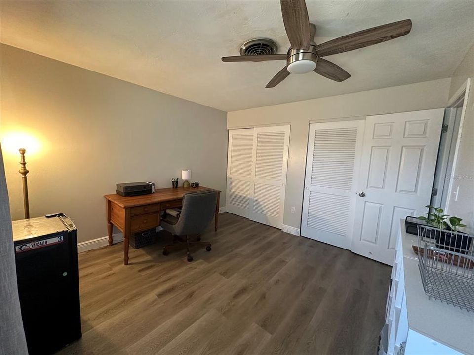 For Sale: $193,000 (2 beds, 1 baths, 825 Square Feet)