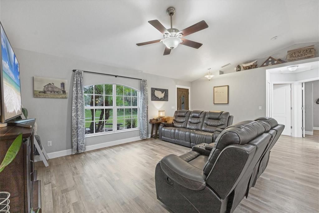 Active With Contract: $469,000 (3 beds, 2 baths, 1516 Square Feet)