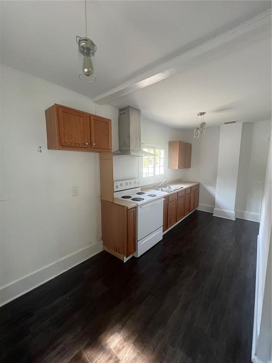 For Rent: $1,375 (2 beds, 1 baths, 576 Square Feet)