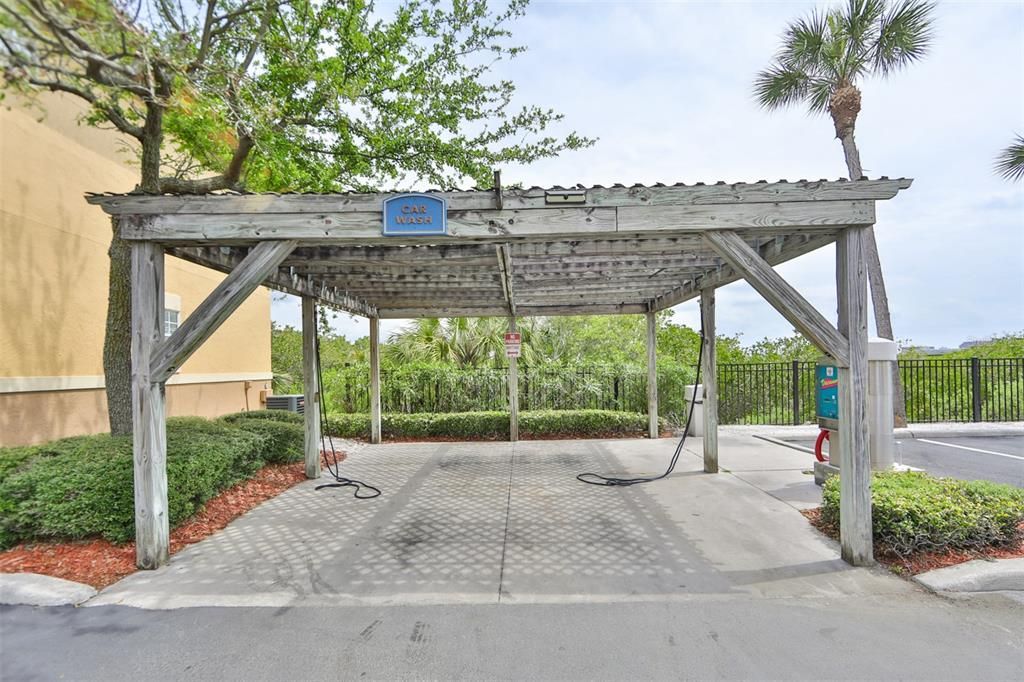 Active With Contract: $1,690 (1 beds, 1 baths, 929 Square Feet)