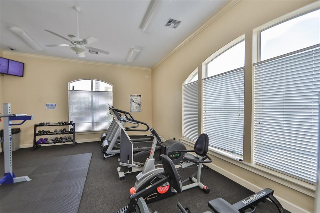 Active With Contract: $1,690 (1 beds, 1 baths, 929 Square Feet)