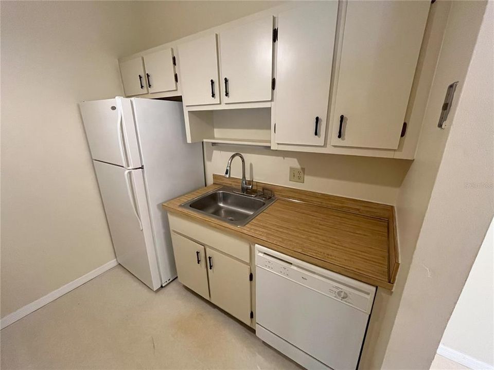 For Rent: $1,275 (1 beds, 1 baths, 631 Square Feet)