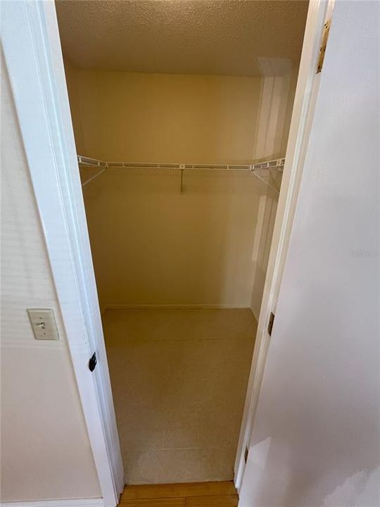 Active With Contract: $1,275 (1 beds, 1 baths, 631 Square Feet)