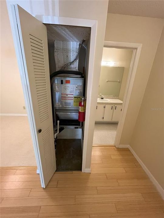 Active With Contract: $1,275 (1 beds, 1 baths, 631 Square Feet)