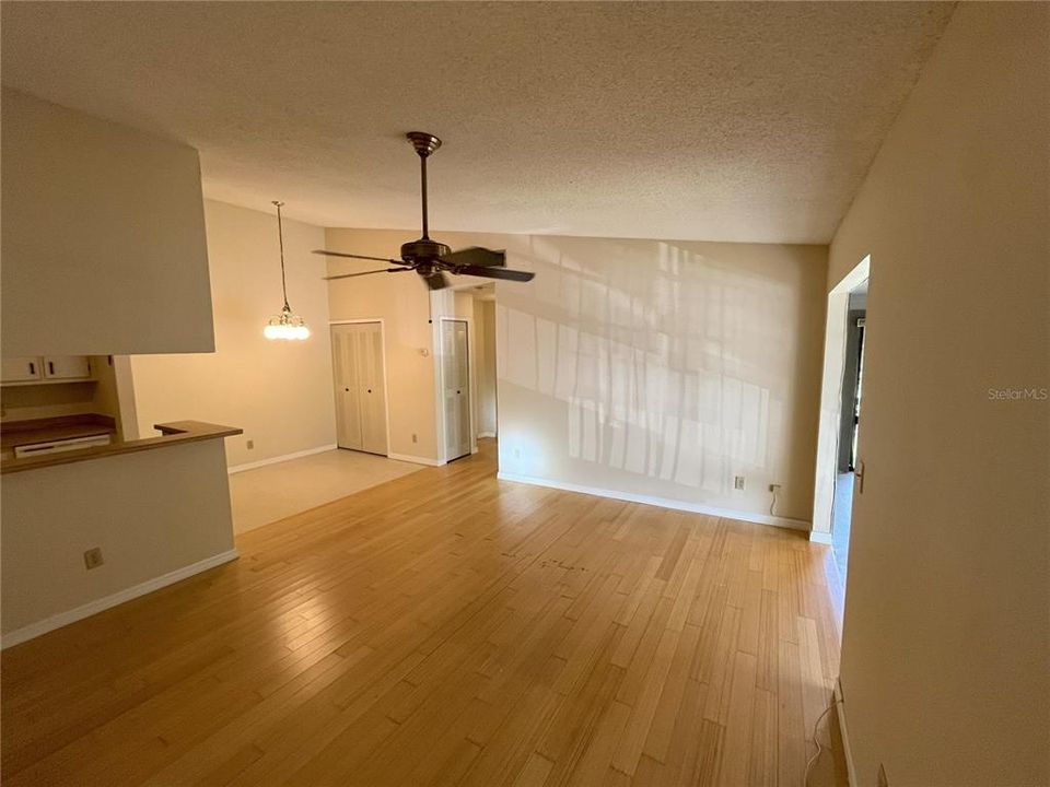 For Rent: $1,275 (1 beds, 1 baths, 631 Square Feet)