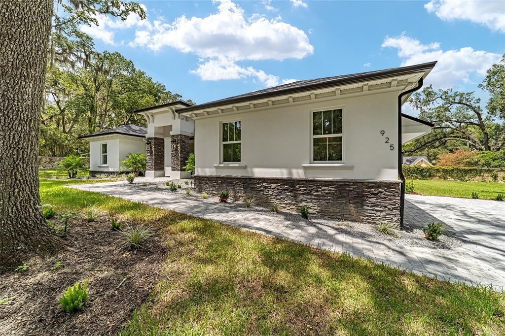 For Sale: $795,000 (3 beds, 2 baths, 2089 Square Feet)