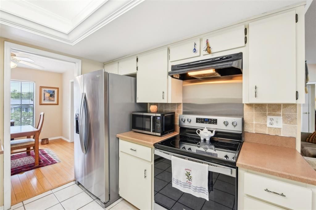 Active With Contract: $570,000 (3 beds, 2 baths, 1924 Square Feet)