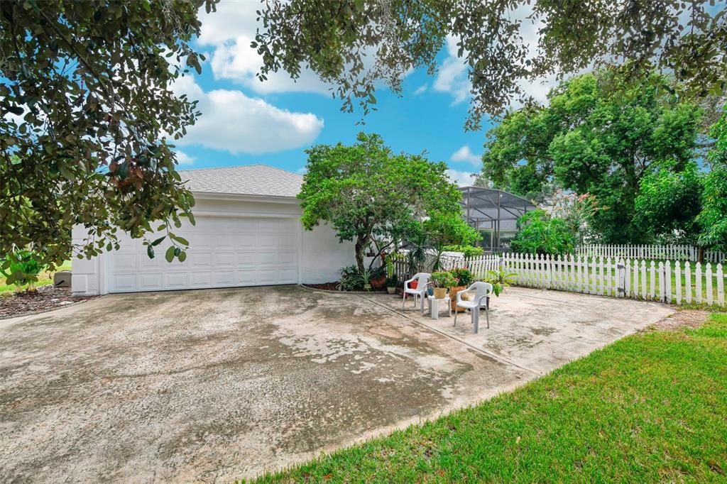 Active With Contract: $570,000 (3 beds, 2 baths, 1924 Square Feet)