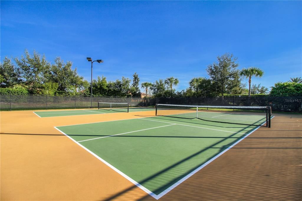 8 pickleball courts