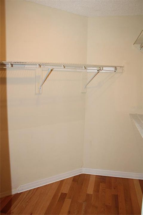 WALK-IN CLOSET